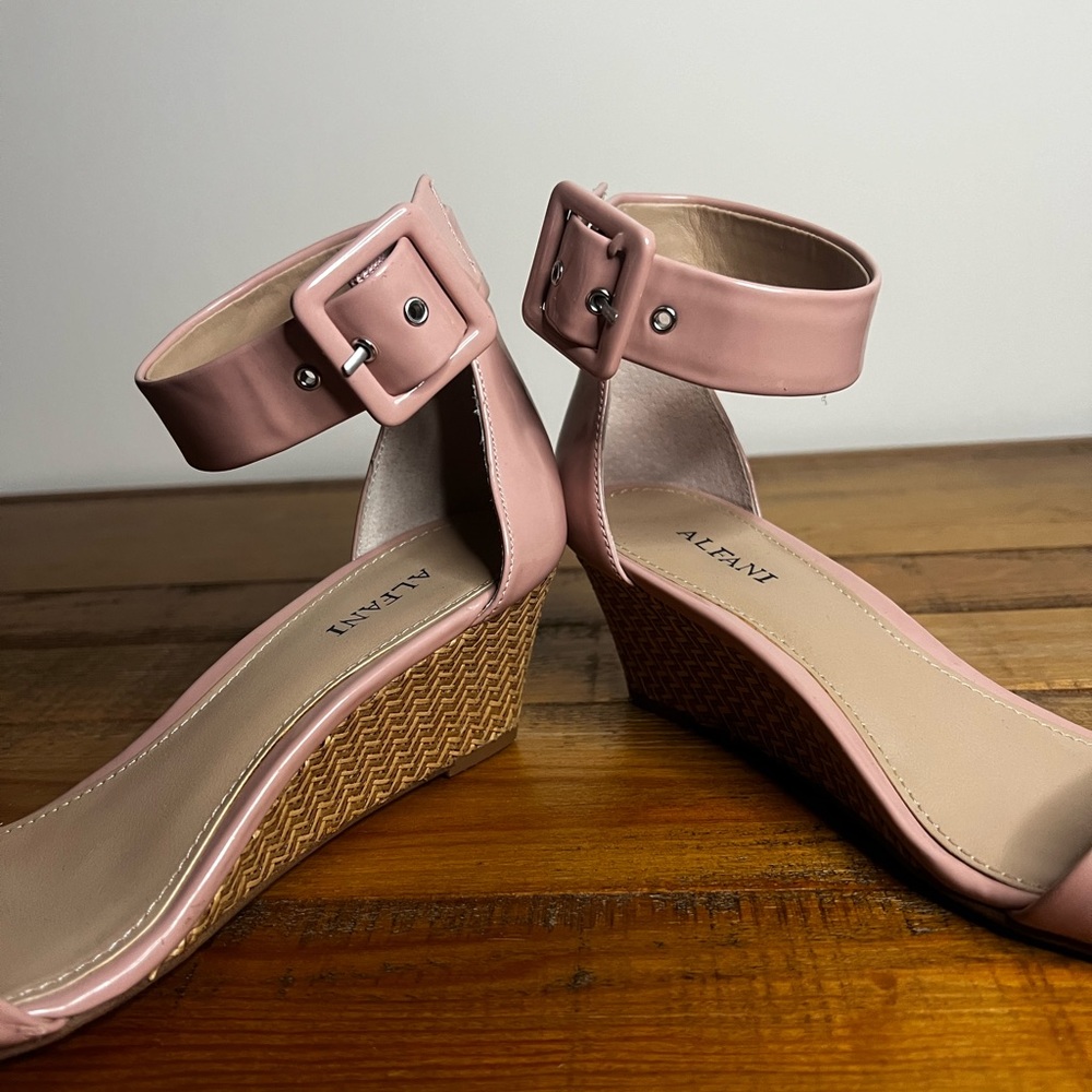 Alfani Wedge - Picture 2 of 8